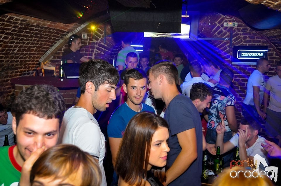 Un nou party marca Escape, 