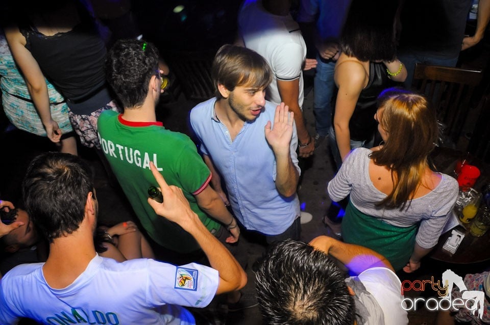 Un nou party marca Escape, 