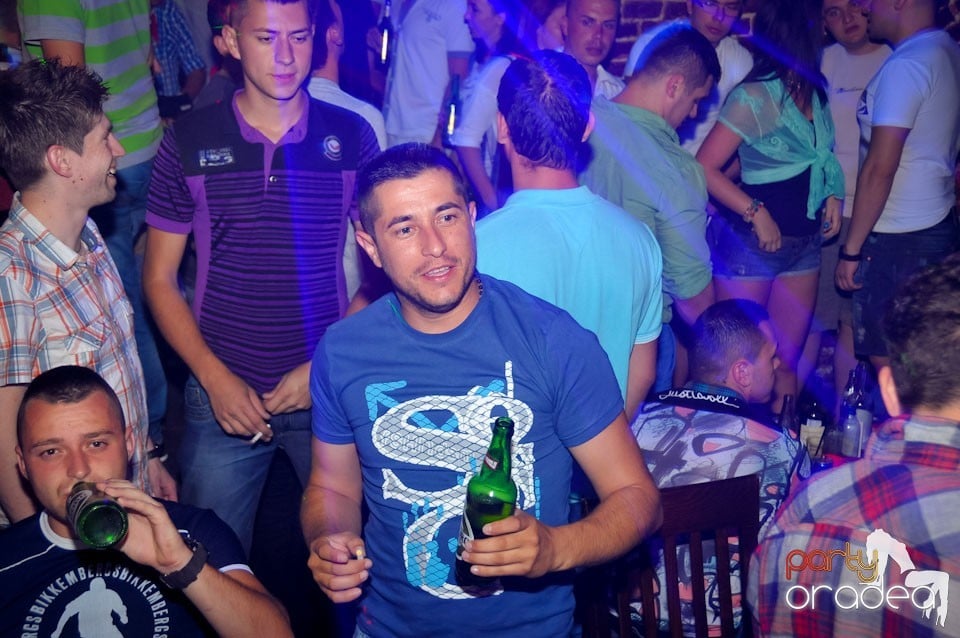 Un nou party marca Escape, 