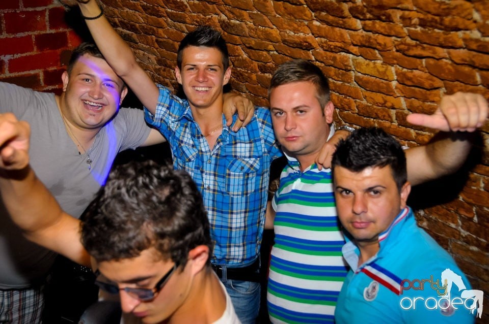 Un nou party marca Escape, 