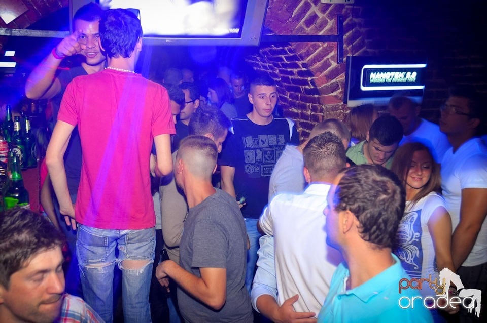 Un nou party marca Escape, 