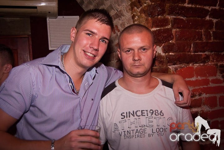 Un nou party marca Escape, 