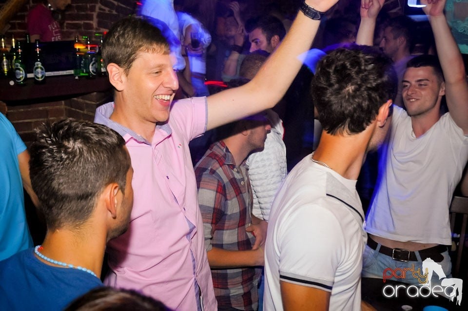 Un nou party marca Escape, 