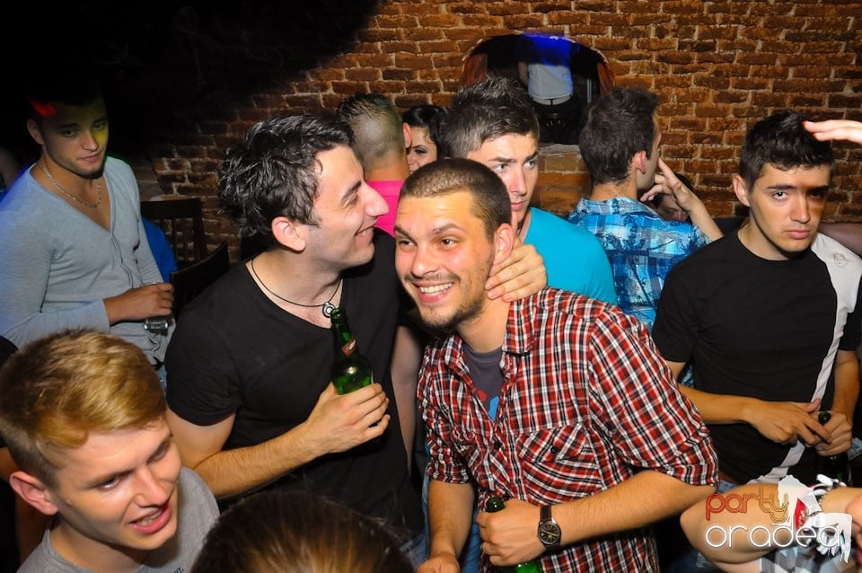 Un nou party marca Escape, 