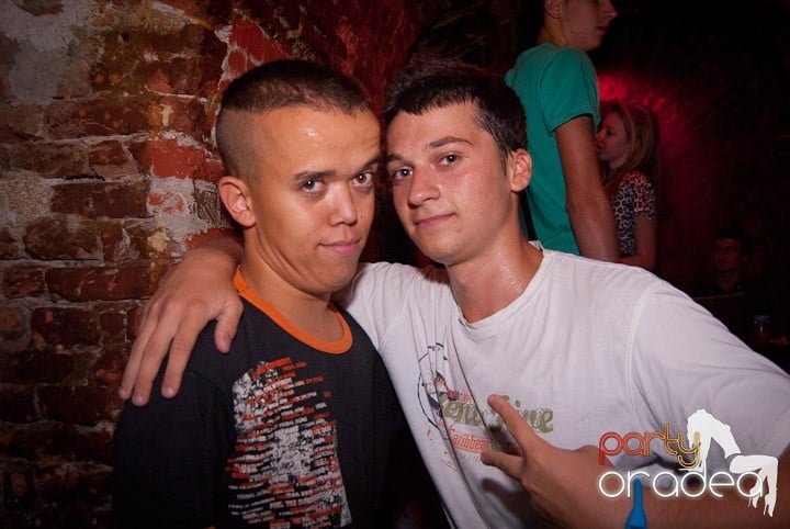 Un nou party marca Escape, 