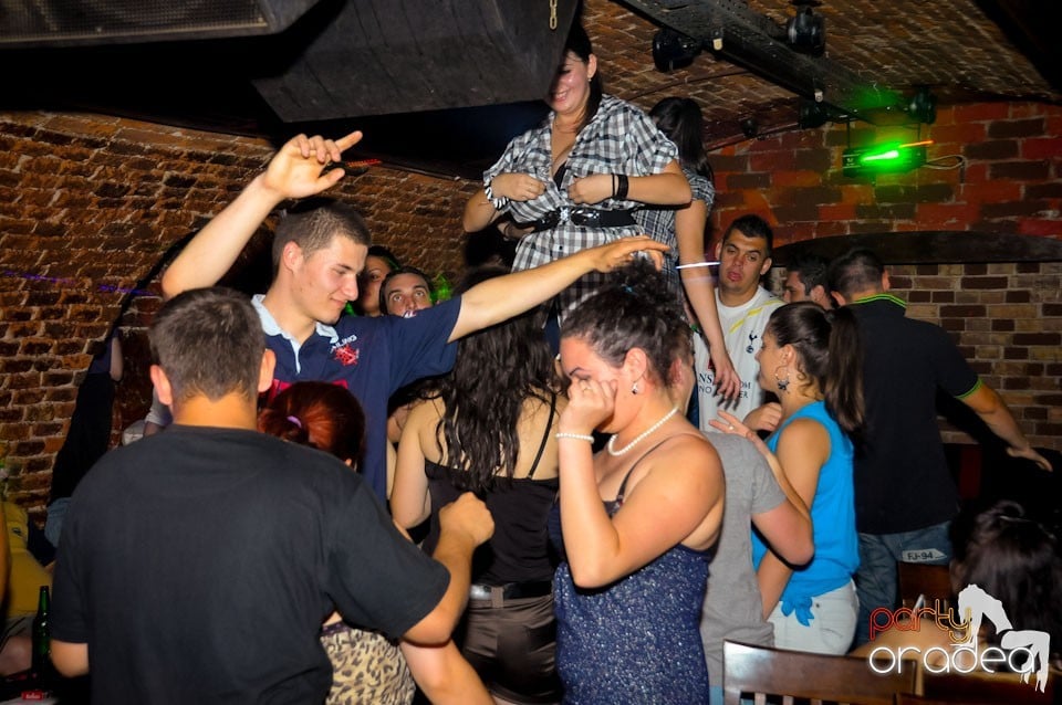 Un nou party marca Escape, 