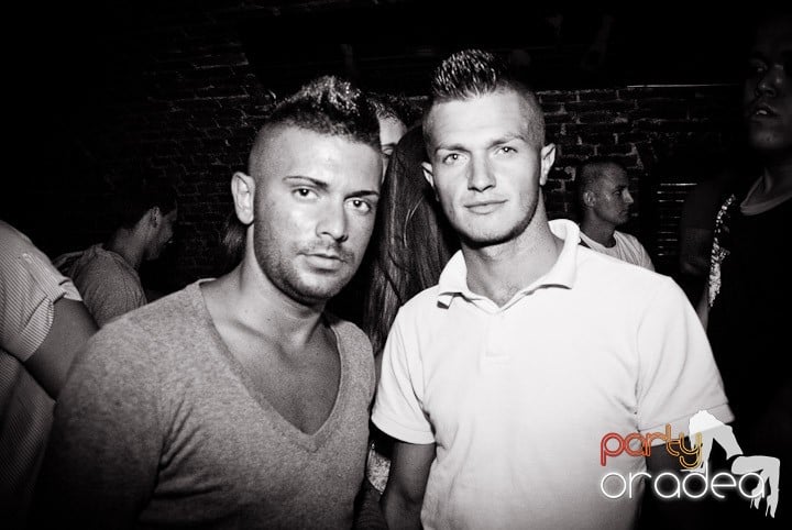 Un nou party marca Escape, 