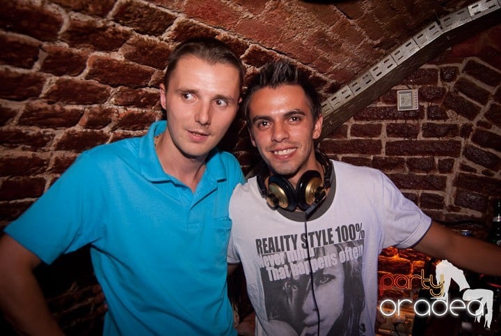 Un nou party marca Escape, 