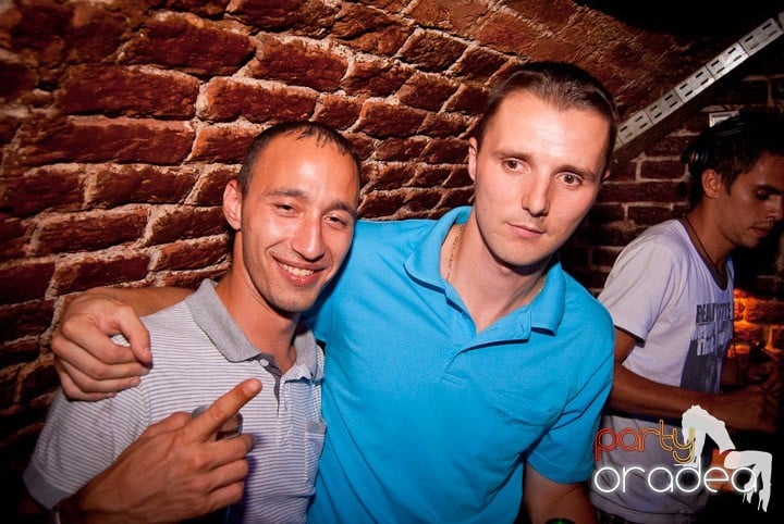 Un nou party marca Escape, 