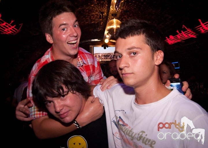 Un nou party marca Escape, 