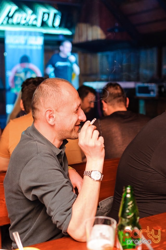 Unguru Bulan în Queens Music Pub, Queen's Music Pub