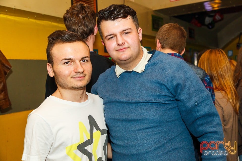 Valentine's Day Party în Yellow, 