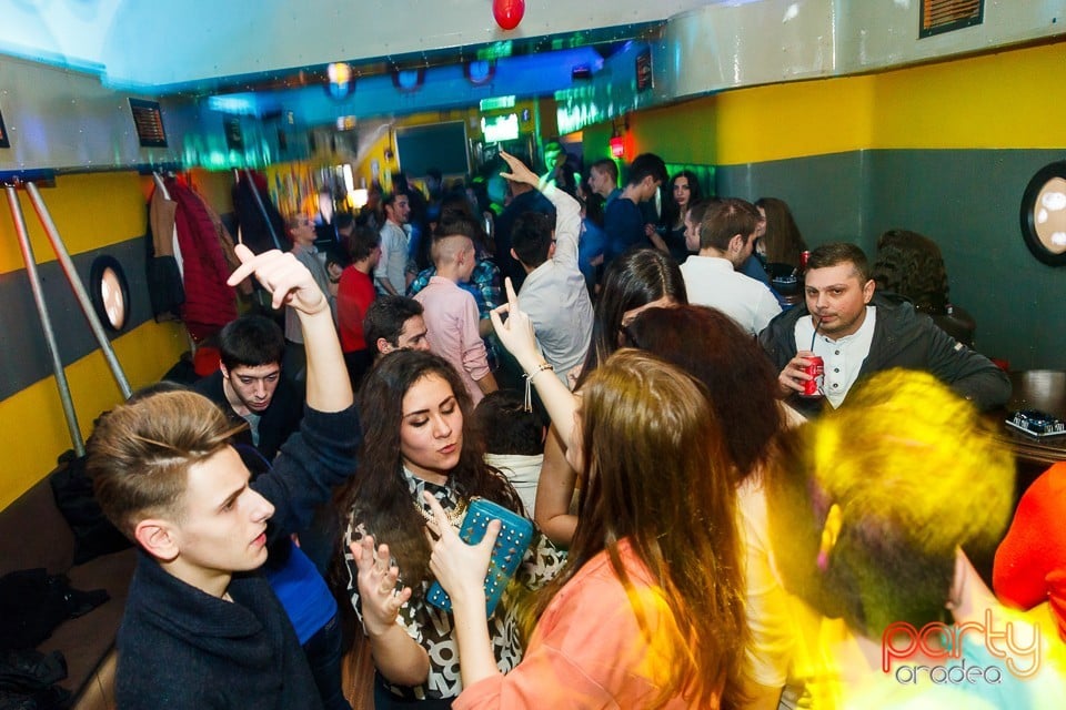 Valentine's Day Party în Yellow, 