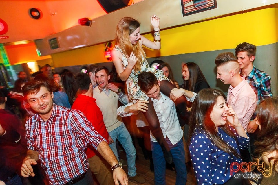 Valentine's Day Party în Yellow, 