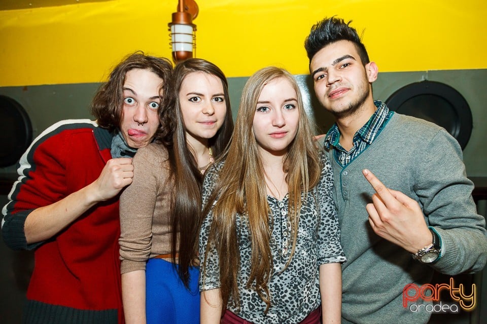 Valentine's Day Party în Yellow, 