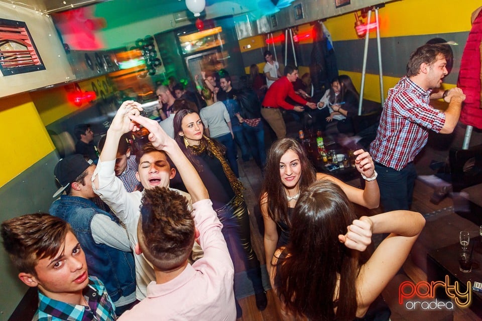 Valentine's Day Party în Yellow, 