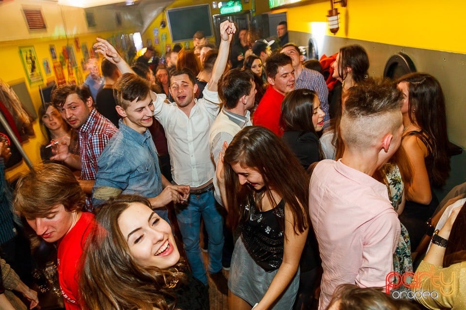 Valentine's Day Party în Yellow, 