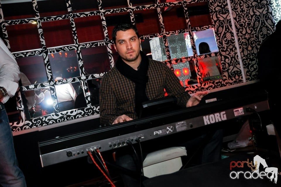 Vali Vijelie în Club Life, 