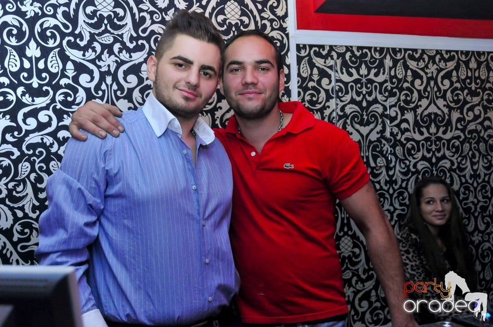 Vali Vijelie în Club Life, 