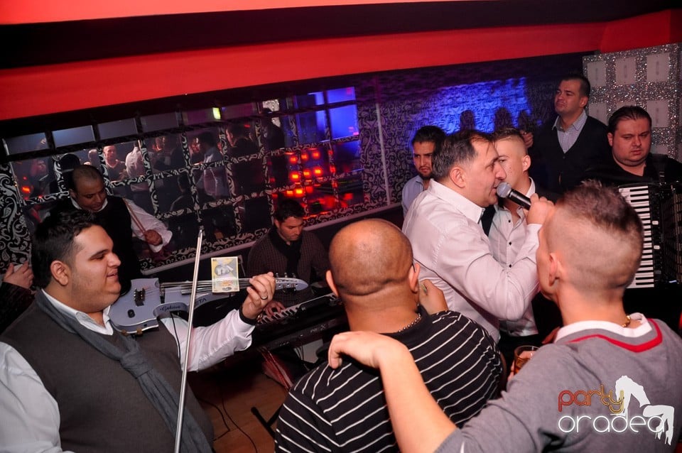 Vali Vijelie în Club Life, 