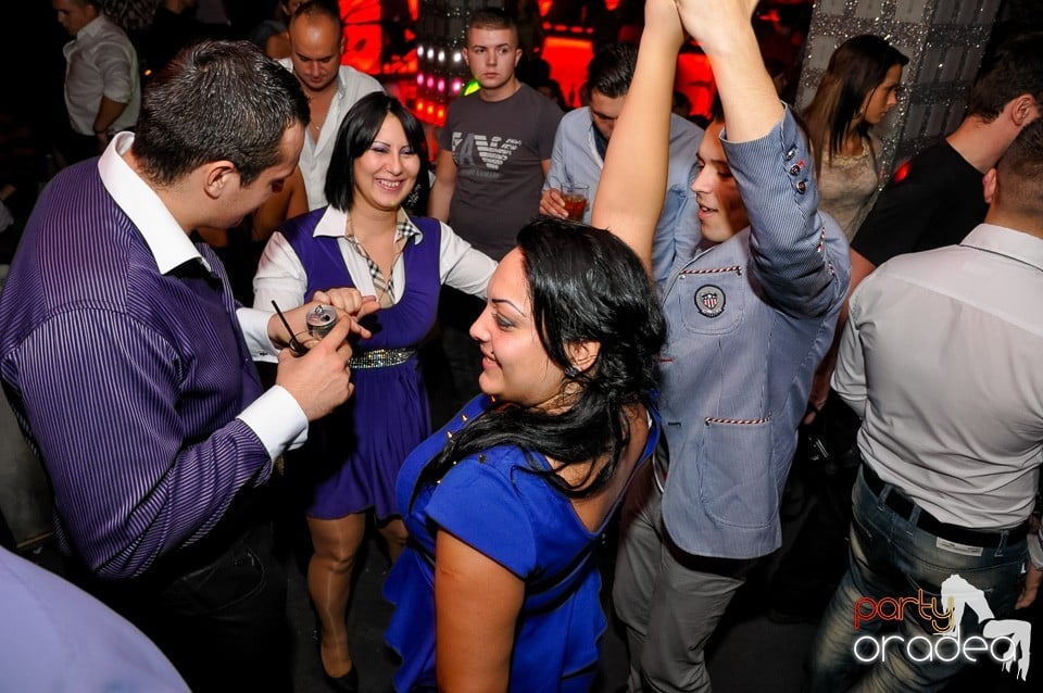 Vali Vijelie în Club Life, 