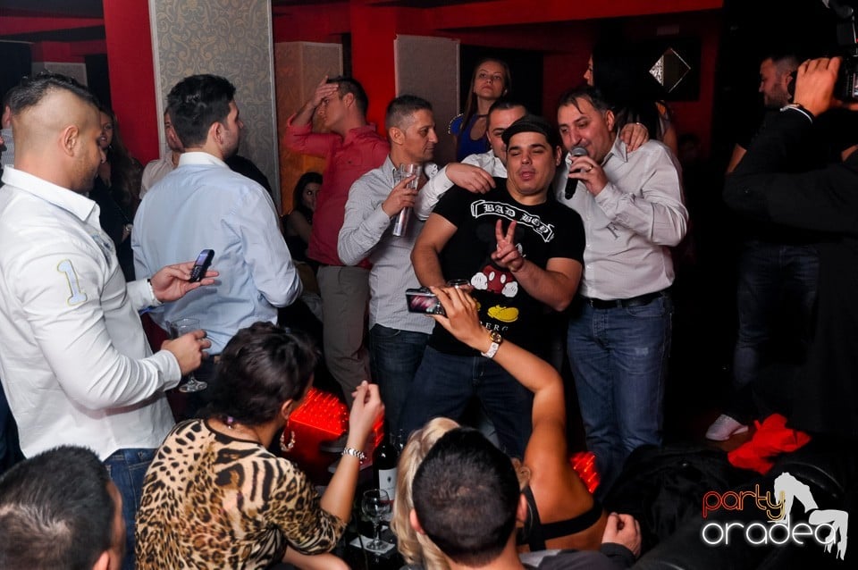 Vali Vijelie în Club Life, 