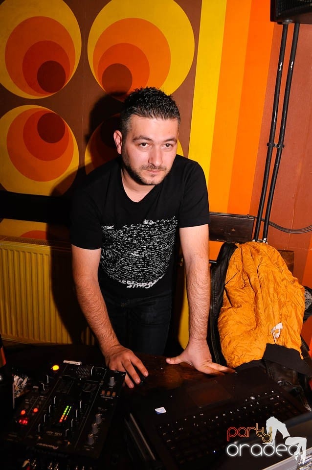 Vineri e party în Juice, Juice