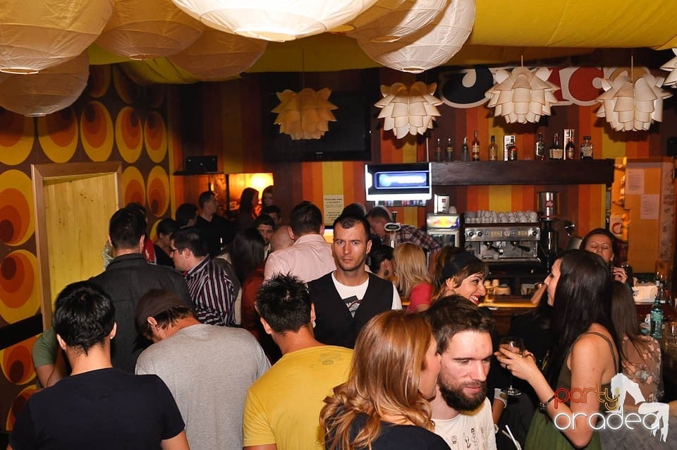 Vineri e party în Juice, Juice