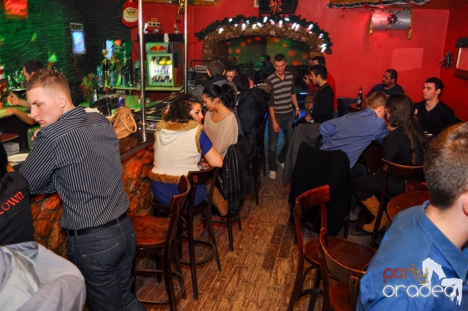 Vineri începe distracţia în Club Downtown, 