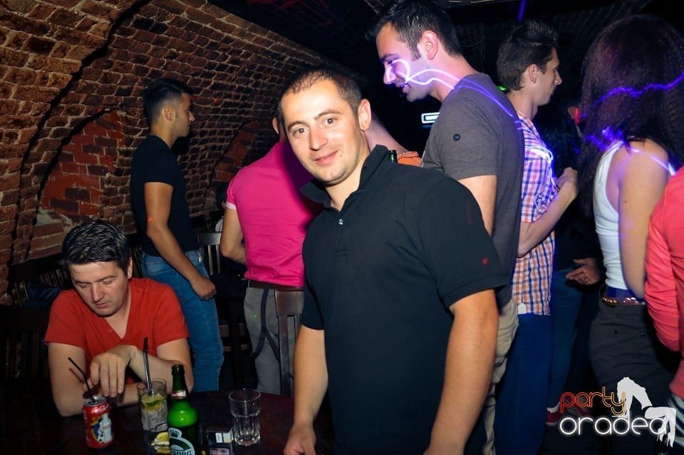 Vineri noaptea @ Club Escape, 