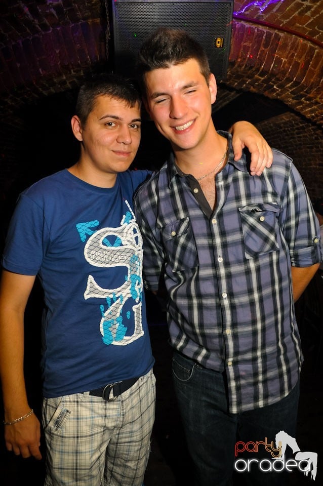 Vineri noaptea @ Club Escape, 