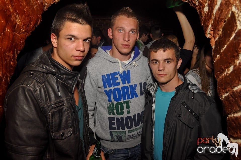 Vineri noaptea @ Club Escape, 