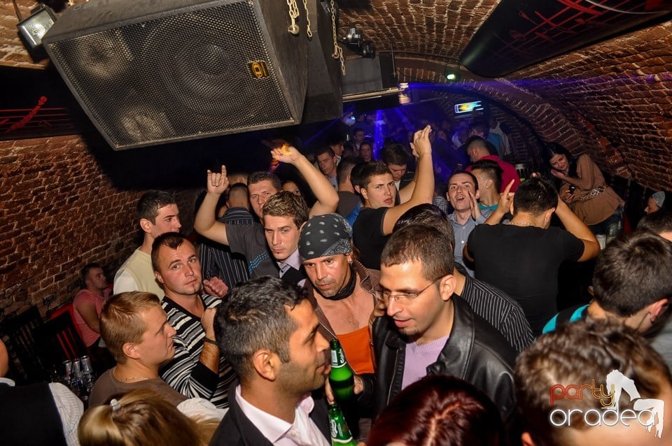 Vineri noaptea @ Club Escape, 