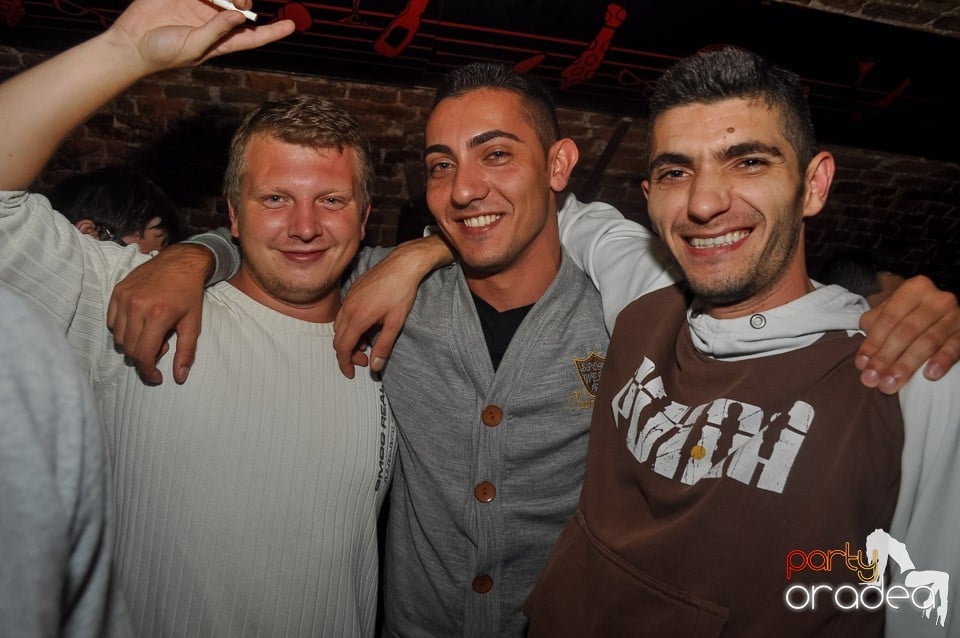 Vineri noaptea @ Club Escape, 