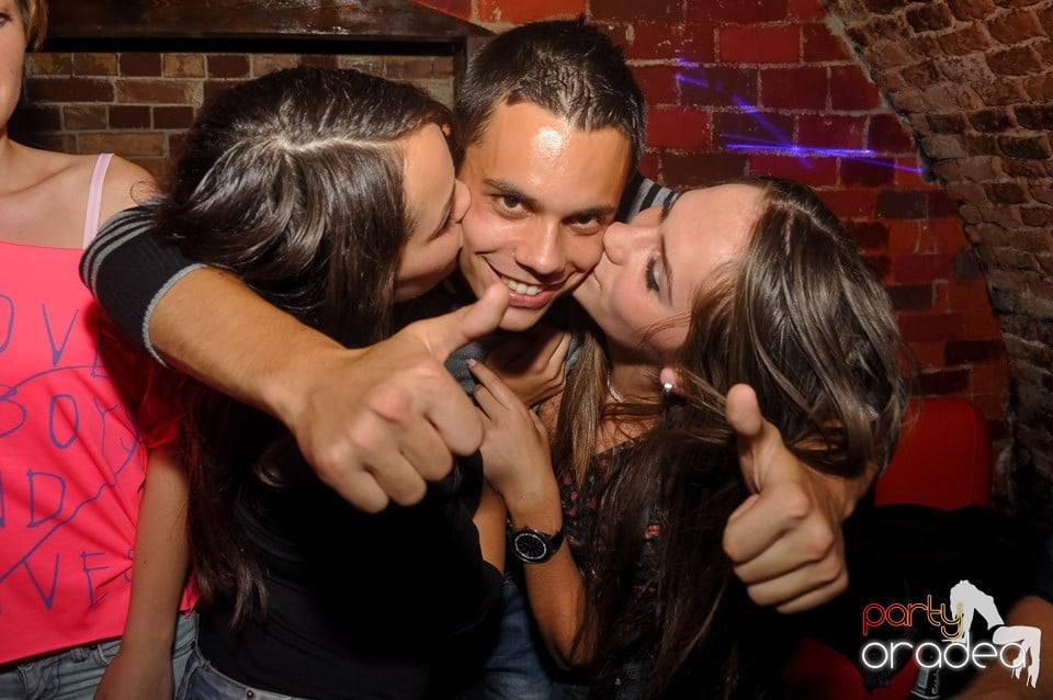 Vineri noaptea @ Club Escape, 