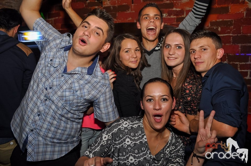 Vineri noaptea @ Club Escape, 