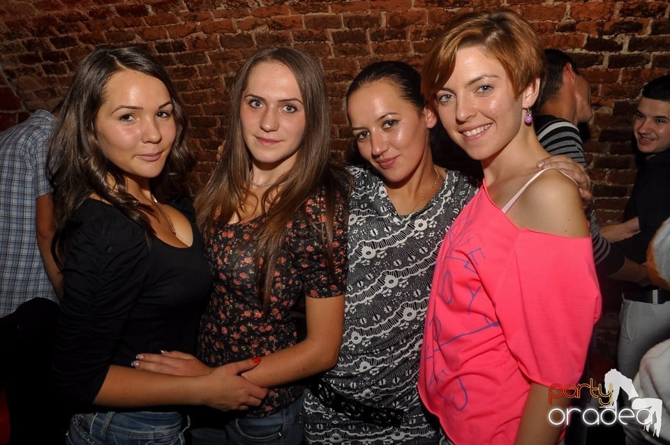 Vineri noaptea @ Club Escape, 