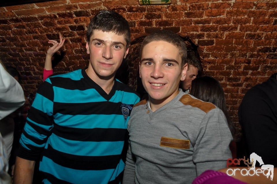 Vineri noaptea @ Club Escape, 