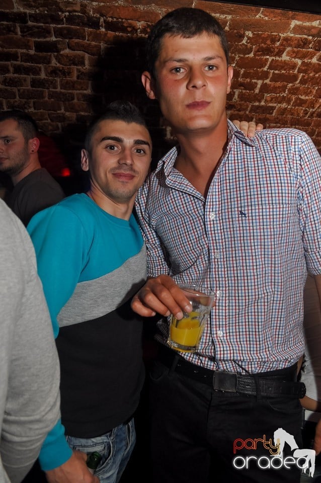 Vineri noaptea @ Club Escape, 