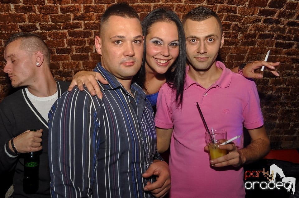 Vineri noaptea @ Club Escape, 