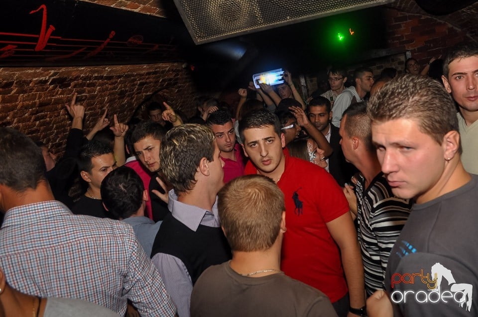 Vineri noaptea @ Club Escape, 