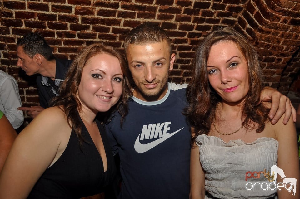 Vineri noaptea @ Club Escape, 