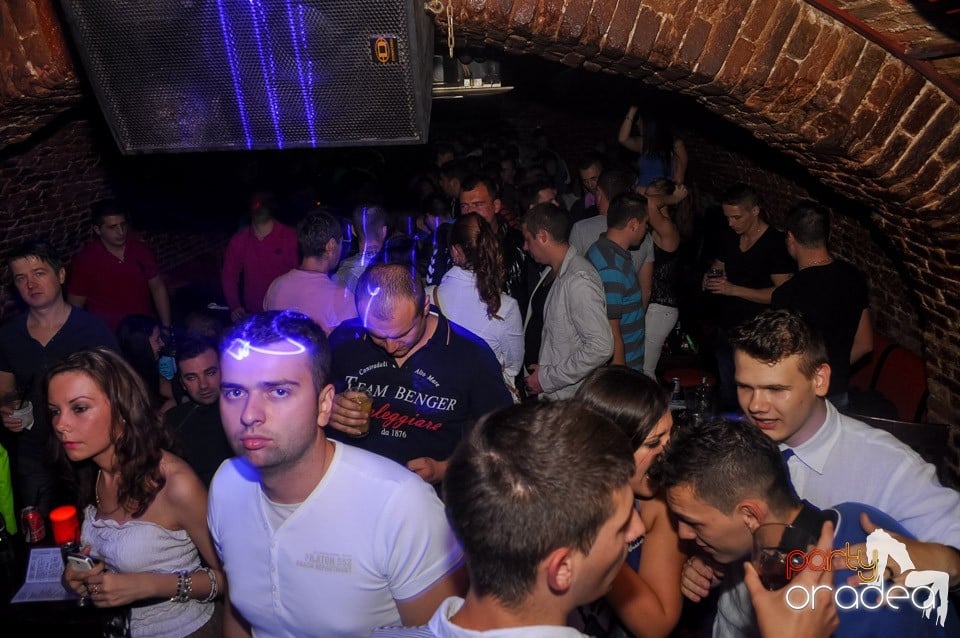 Vineri noaptea @ Club Escape, 