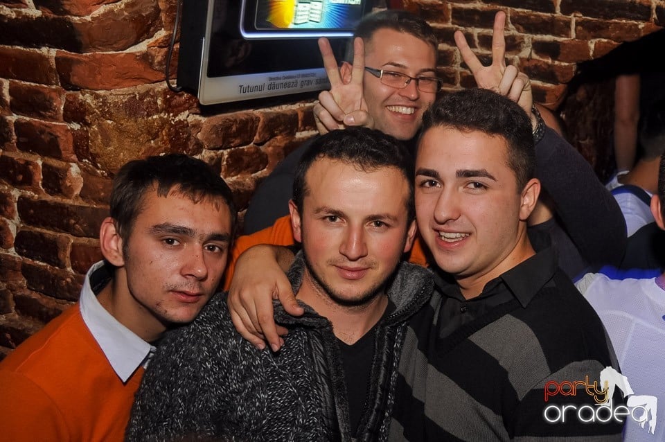 Vineri noaptea @ Club Escape, 