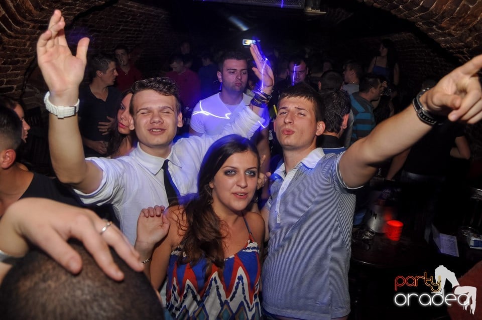 Vineri noaptea @ Club Escape, 