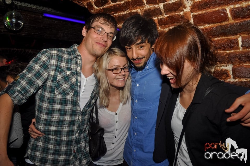 Vineri noaptea @ Club Escape, 