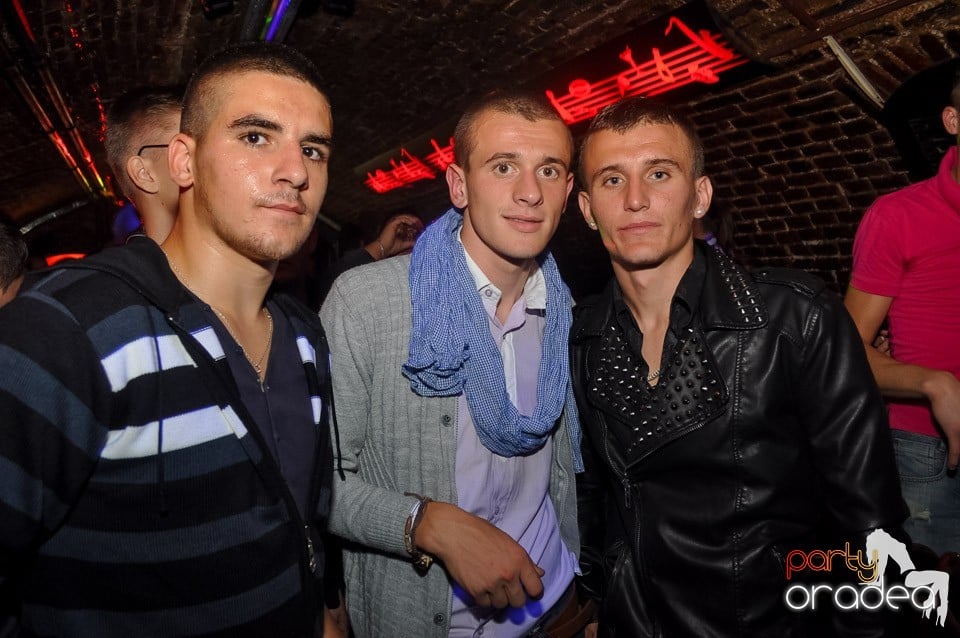 Vineri noaptea @ Club Escape, 