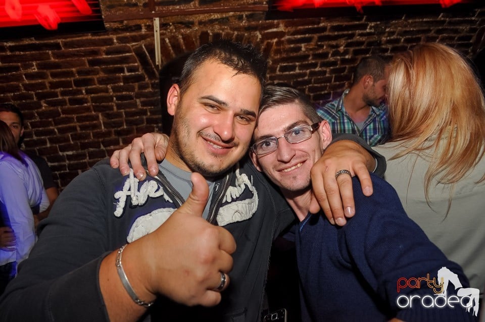 Vineri noaptea @ Club Escape, 