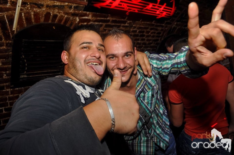 Vineri noaptea @ Club Escape, 