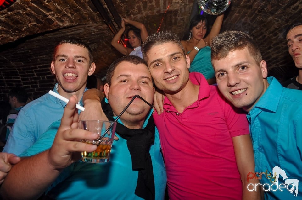 Vineri noaptea @ Club Escape, 